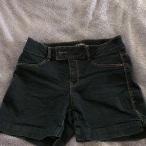 💫3/$35💫 Comfortable jean shorts